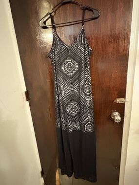 Bundle 3 for $25. a.n.a Printed V-Neck Spaghetti Strap Maxi Dress. Size M.